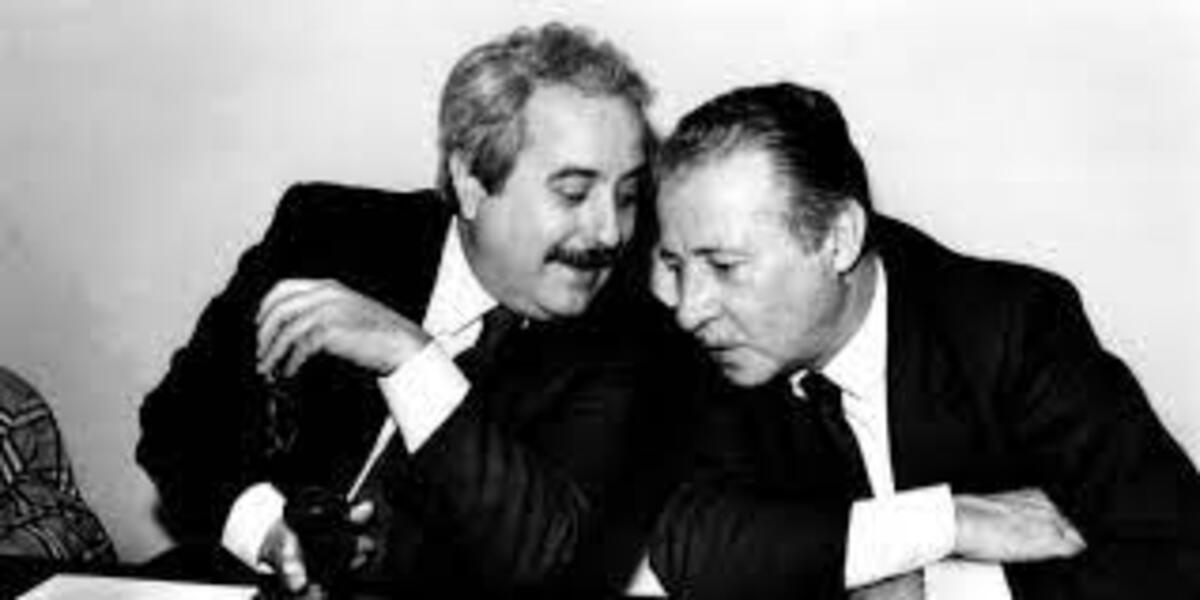 Il CNDDU ritiene fondamentale far conoscere alle nuove generazioni la storia dei grandi uomini che ci hanno indicato la strada giusta da percorrere per liberarci dai veleni della criminalità organizzata - 