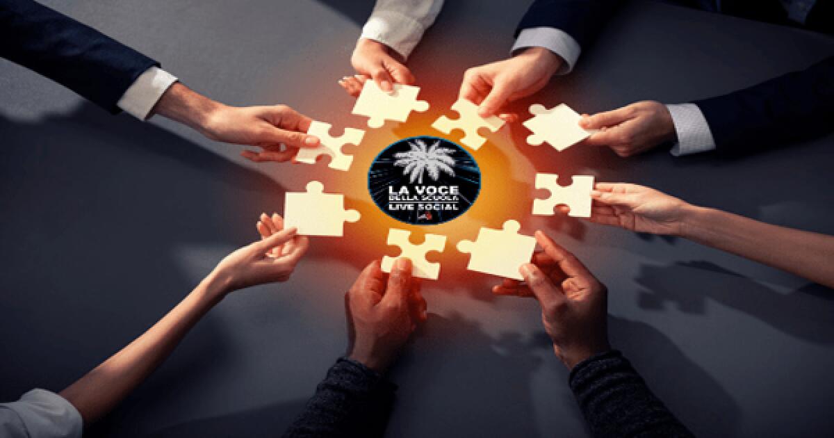 Conferita la tessera di Socio Onorario dell’Associazione "La Voce della Scuola LIVE", al professore Massimo Arcangeli - 