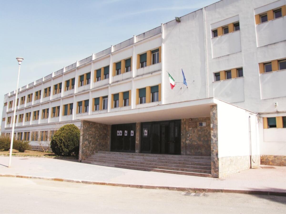 Tulone: Vile atto contro la scuola - 