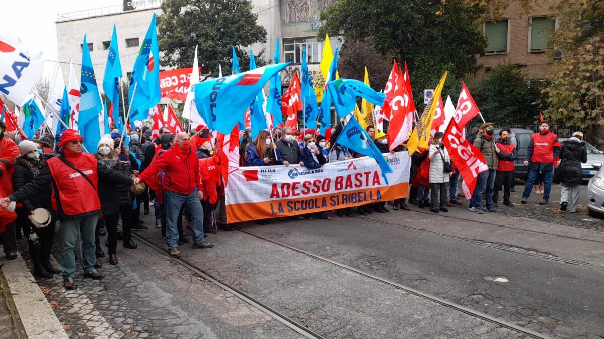 Flc Cgil, Uil Scuola, Snals Confsal e Gilda Unams: "E' necessario affrontare con tempestività il tema della continuità didattica e della mobilità" - 