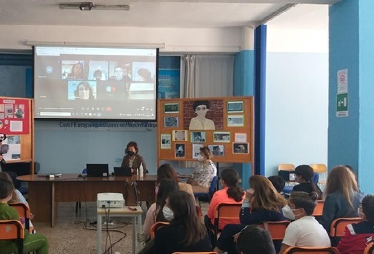 Iniziativa con Gianmario Siani all’IC “Vittorio Alfieri” di Crotone per il progetto “I colori della legalità” - ??