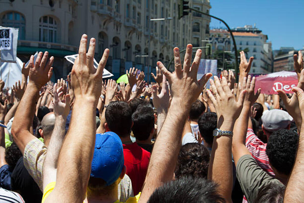 Il PSI scuola ha manifestato forti perplessità nei confronti del Decreto 36, il Sindacato va ascoltato! - "Madrid, Spain - June 19, 2011:Thousands of protesters in demonstrations of the movement 15 in madrid"