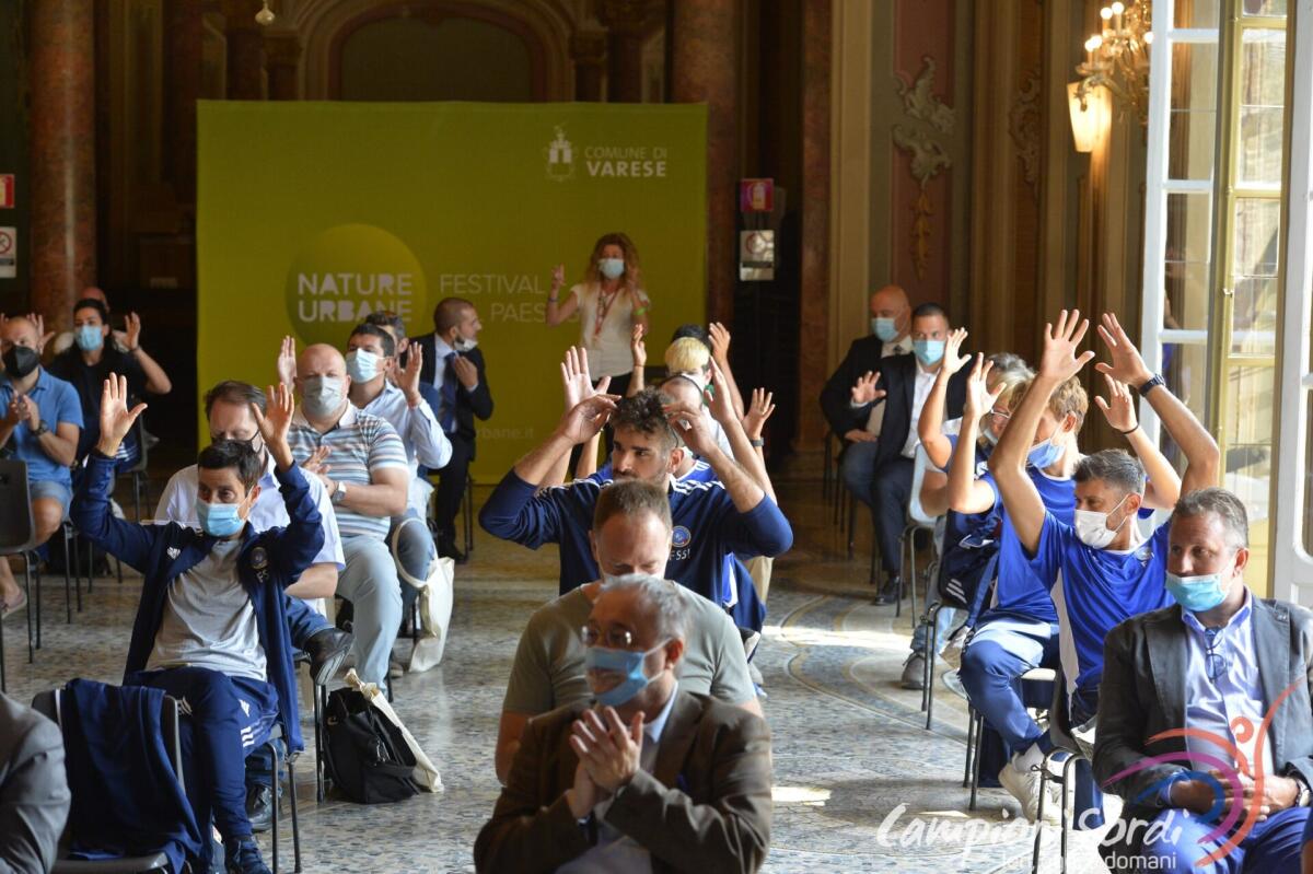 Due bandi per abbattere le barriere della comunicazione e favorire l'inclusione delle persone sorde a scuola, al lavoro e nelle relazioni sociali - 