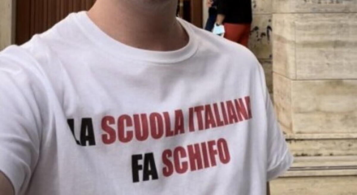 SBC studente di Enna va a sostenere lo scritto di italiano, indossando una maglietta con su scritto " La scuola fa schifo" - 
