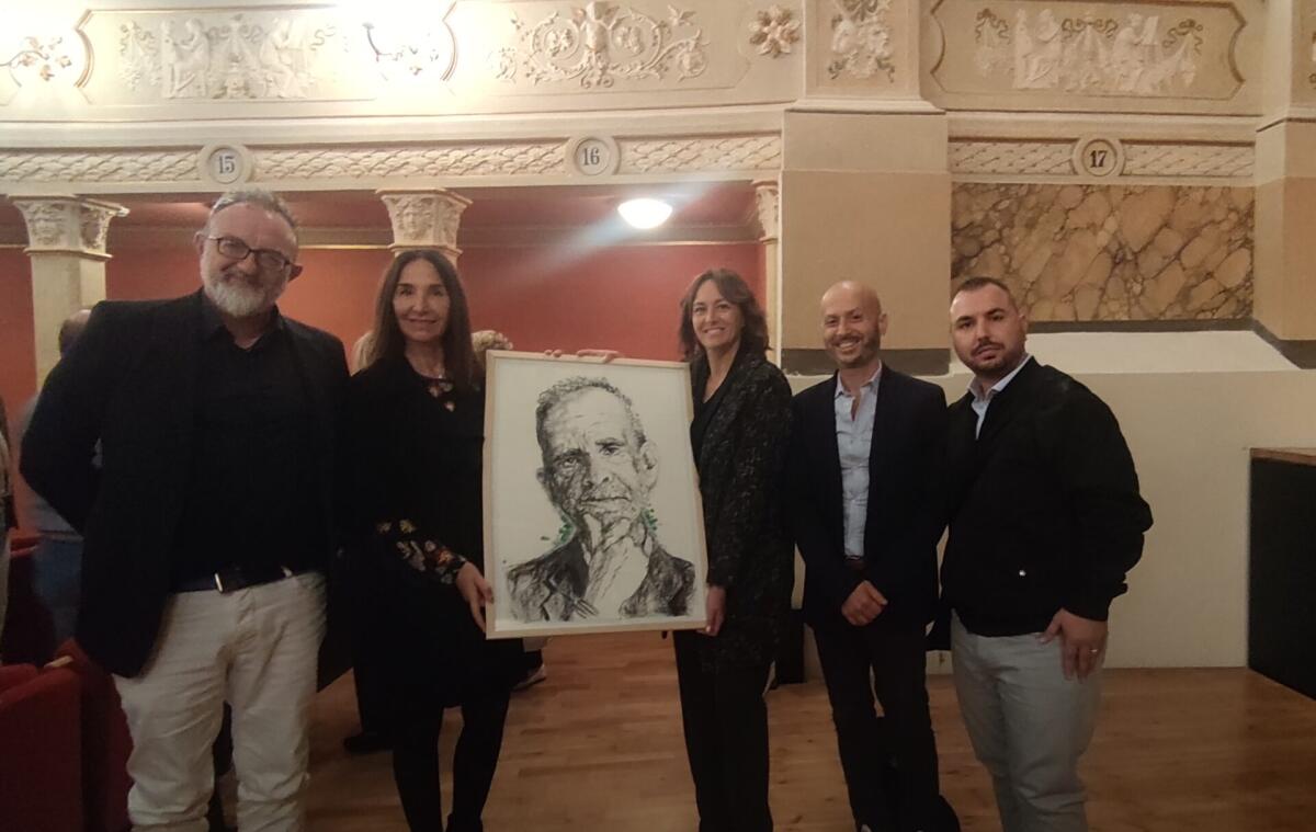 La lezione di Serianni è legata a ciò che ci piacerebbe definire 'il fascino dell'istruzione', nasce così un premio a lui dedicato nel corso dell'evento La Festa della Scuola -