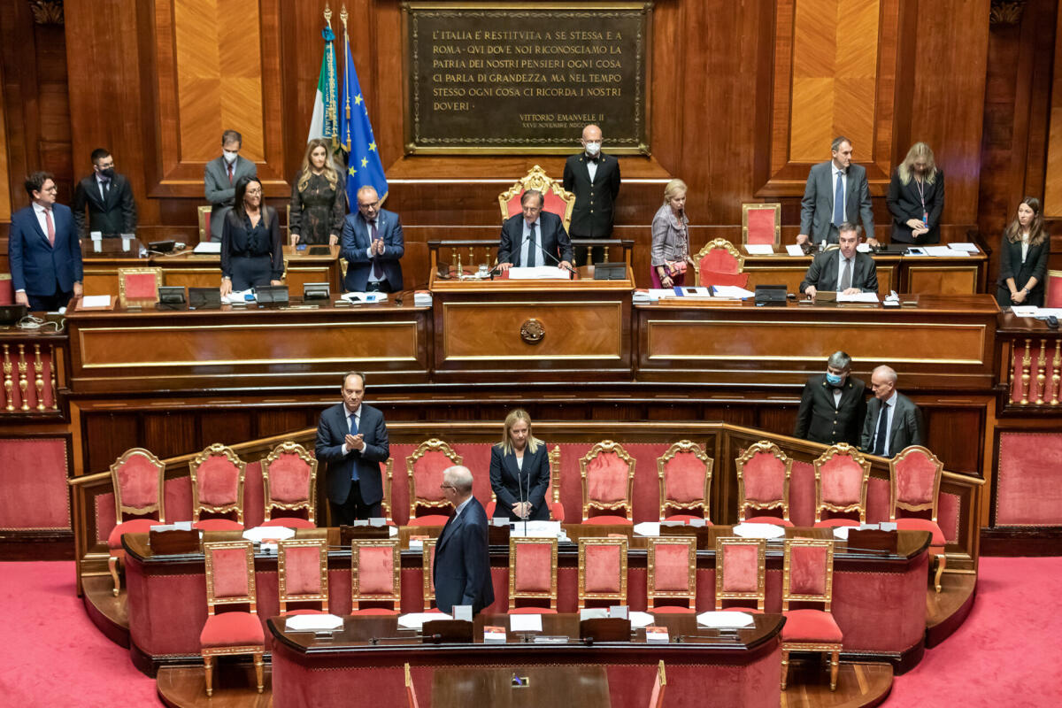 SCUOLA – Meloni dice che i docenti sono “lasciati soli a nuotare in un mare di carenze”. Pacifico (Anief) è d’accordo: siamo pronti a discutere sulla garanzia dei salari e le tutele del personale scolastico - Seduta d'Aula del 25 ottobre 2022 - Consegna del testo delle dichiarazioni programmatiche del Presidente del Consiglio dei Ministri