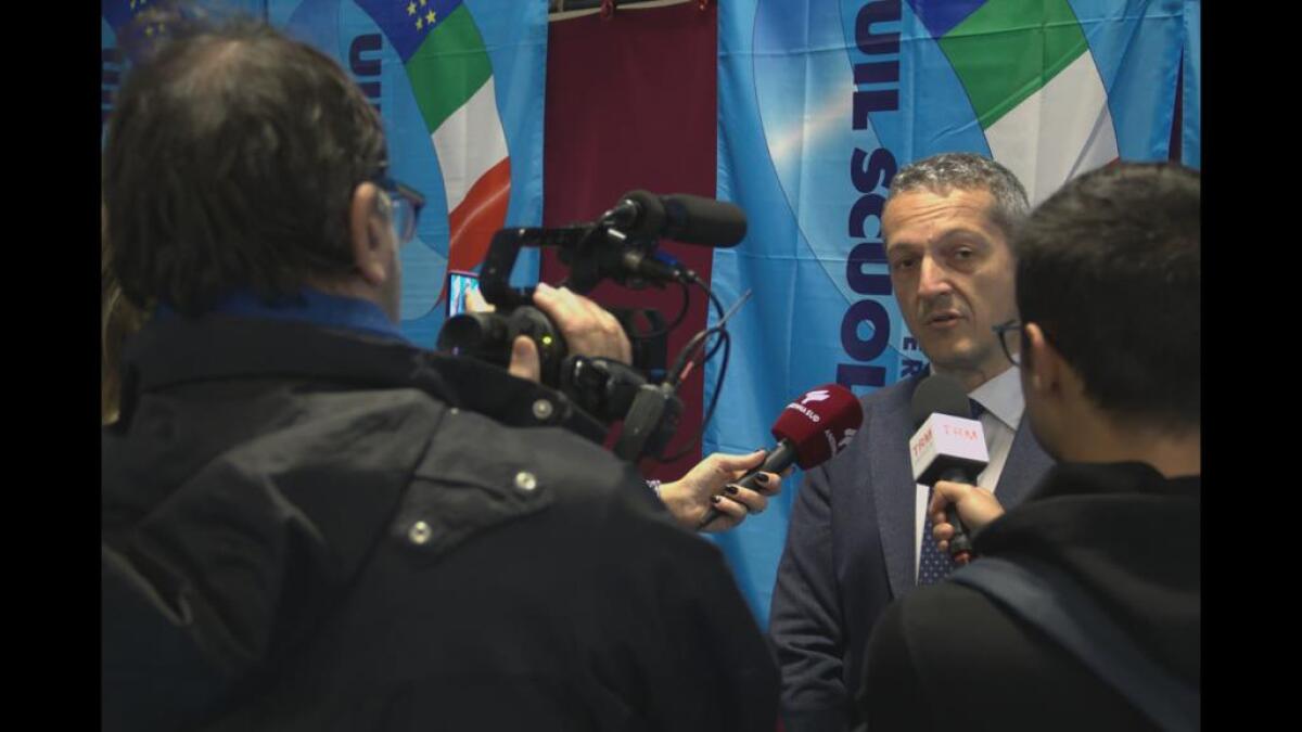 Lavoro: Uil, 250 mila precari nella scuola, servono 180 mln -