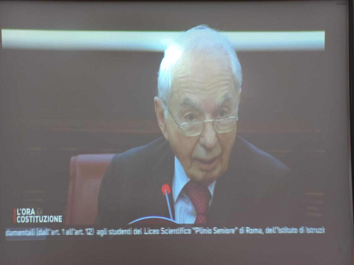 Ora di Costituzione e ora di Diritto -