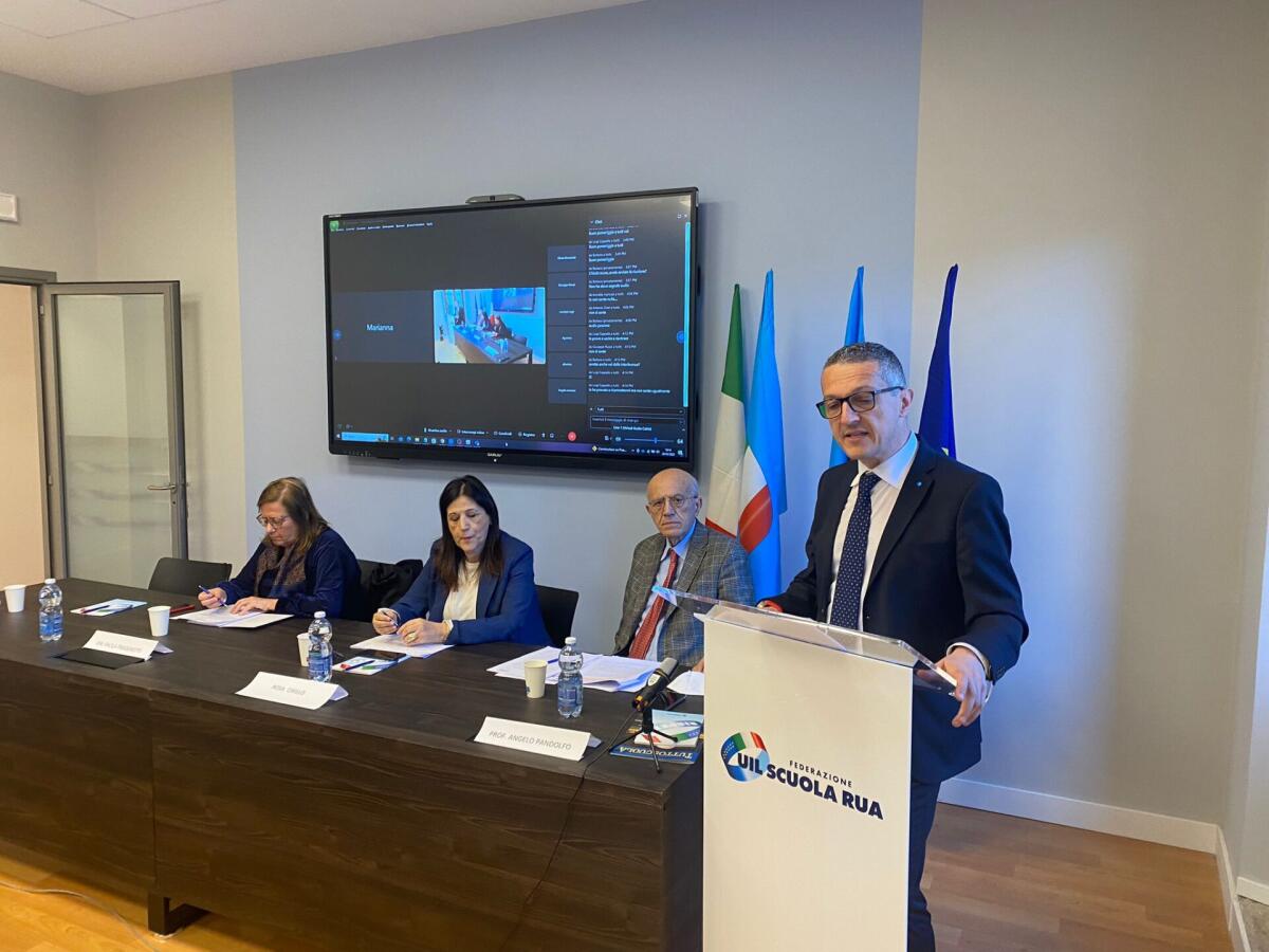 Rotazione dirigenti scolastici, Uil: sbagliato considerare i dirigenti dei burocrati - 