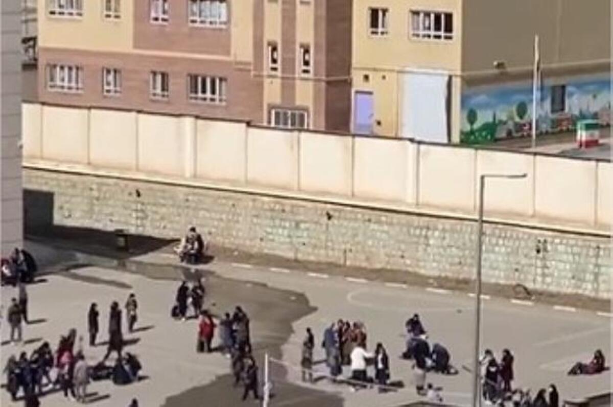 Gas tossico ieri in una scuola superiore di Teheran, da novembre scorso sono circa 650 le vittime, tutte adolescenti e bambine -