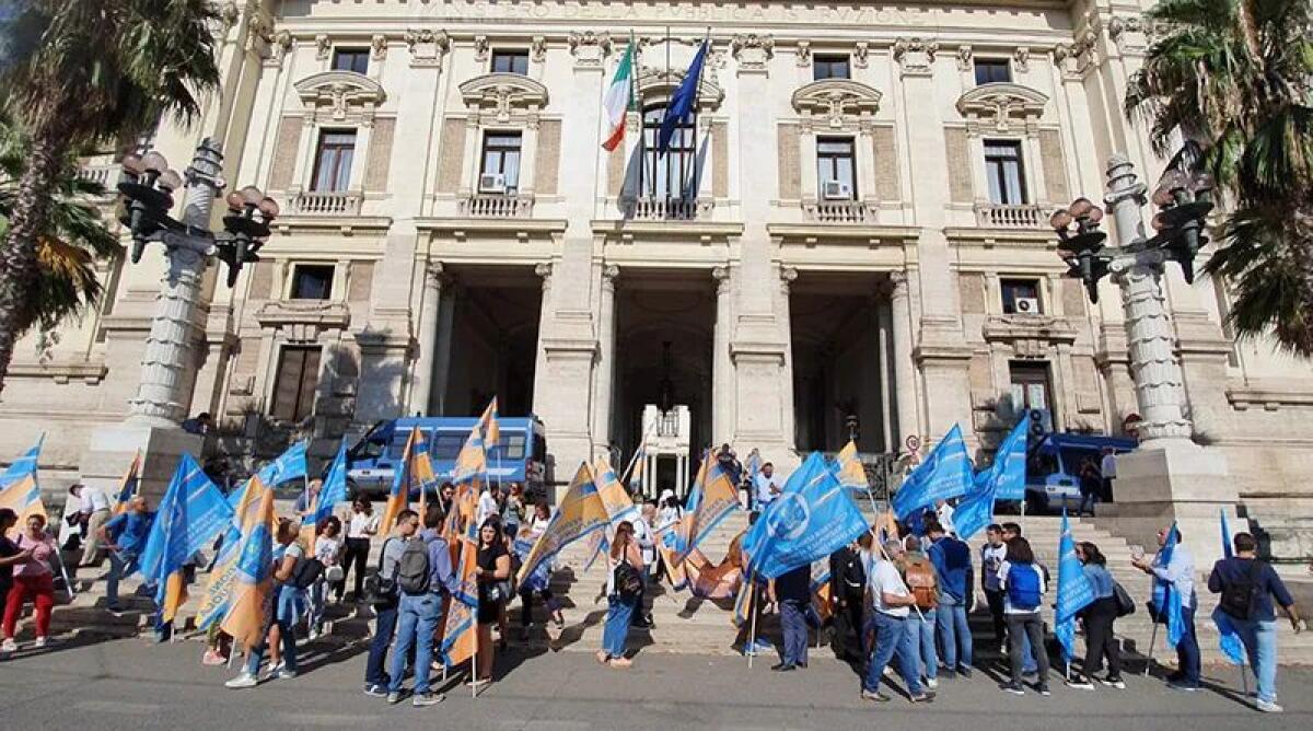 13.000 docenti europei ed un solo grido -