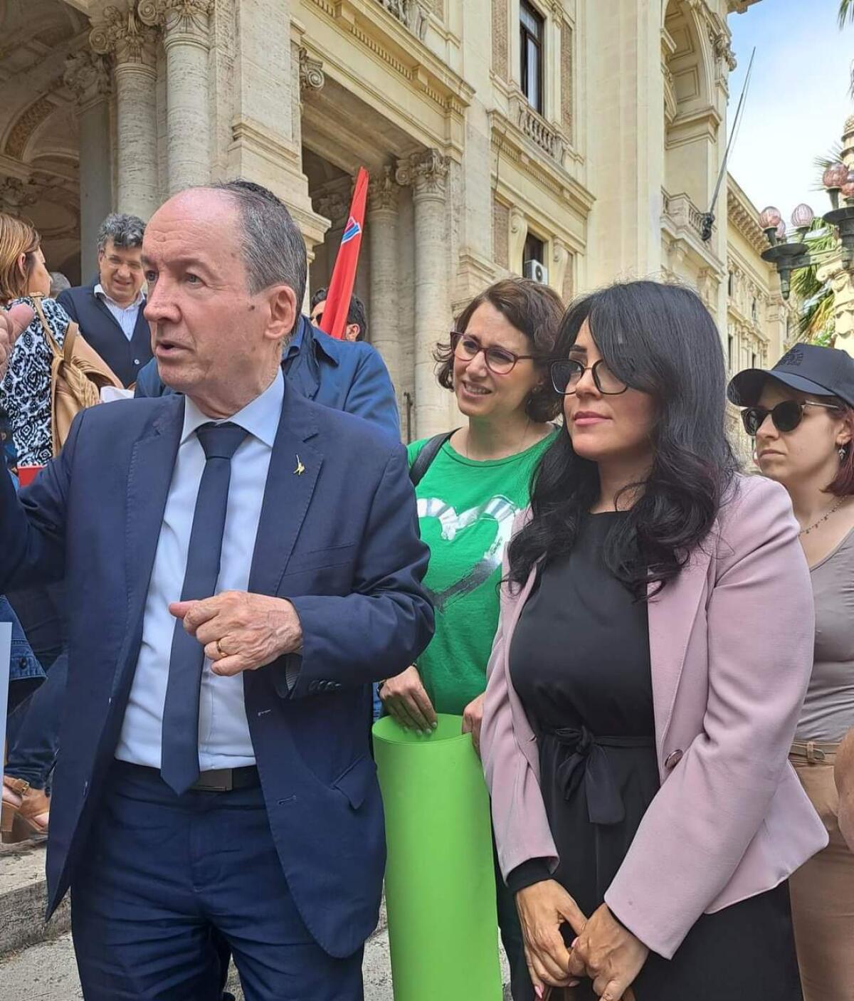 Ieri, Giovedì 25 Maggio, presidio davanti al Ministero dell'Istruzione e del Merito, organizzato da una delegazione nazionale di insegnanti precari - 