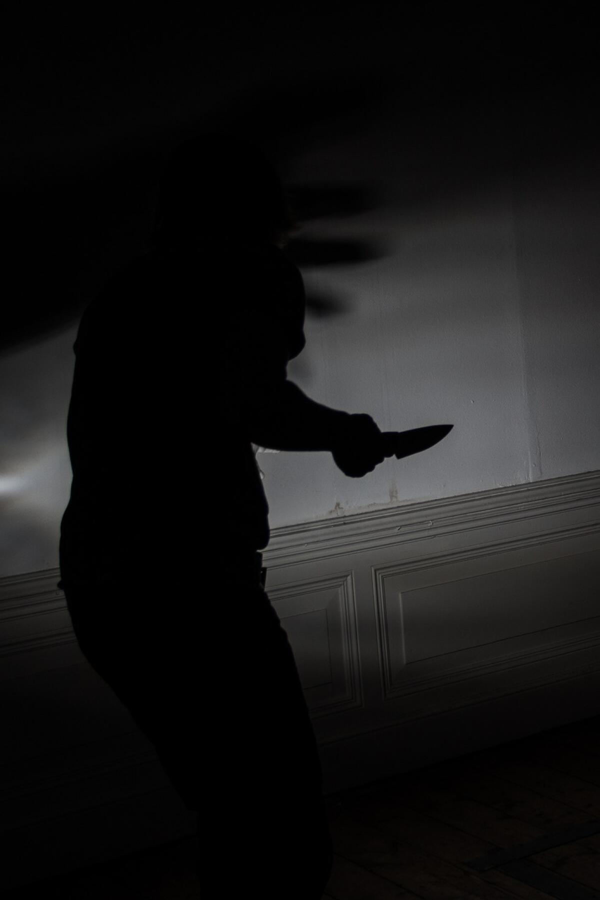 Insegnante accoltellata. Lasciamo perdere il Covid. Imbrazzante la dichiarazione del genitore -