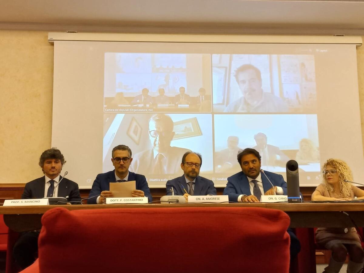 L'On. Cangiano emozionato alla conferenza stampa di presentazione della AC957: Educazione Civica alla A046, svolta epocale a scuola per i nostri ragazzi e per la mia classe di concorso - 