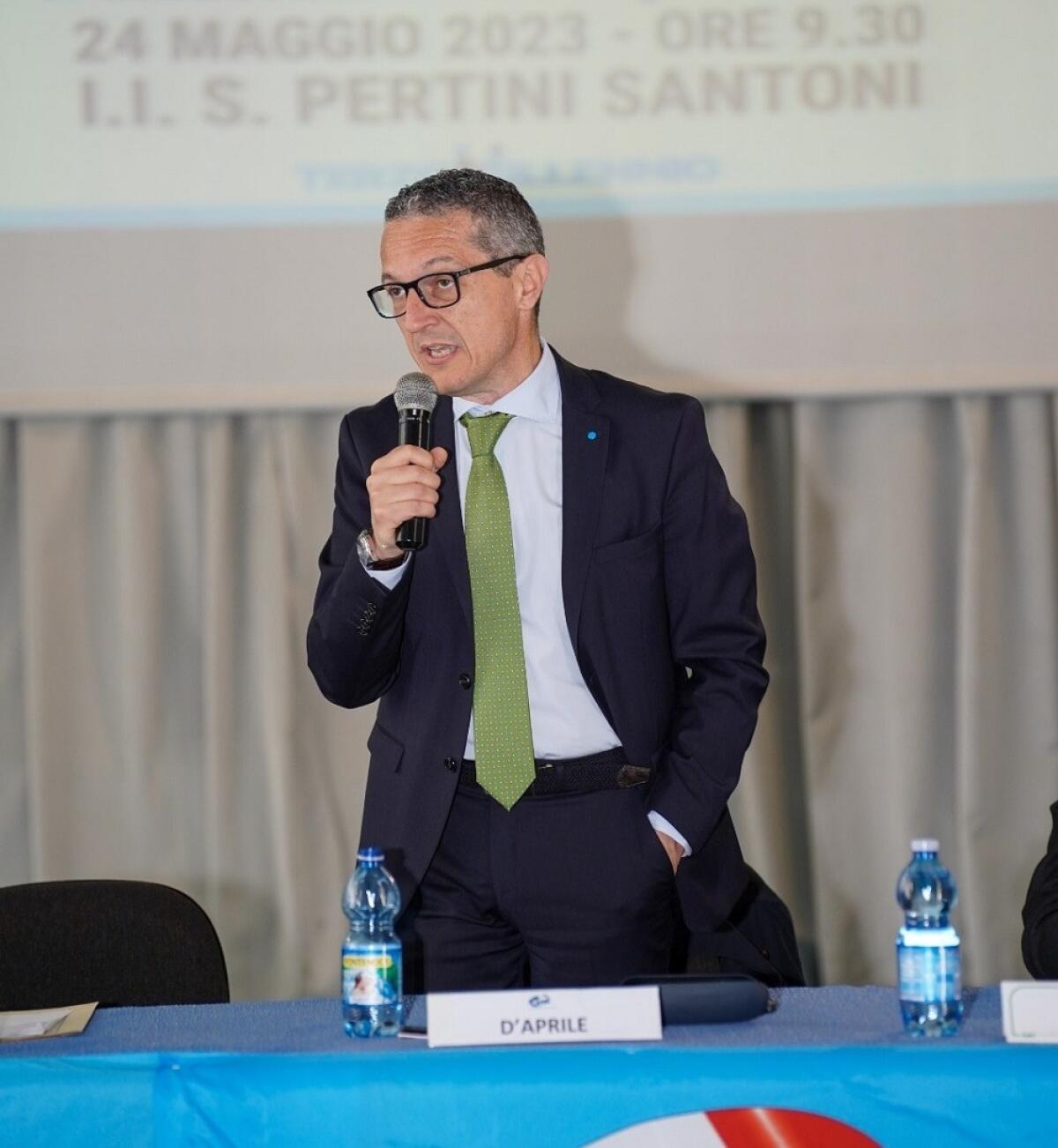 D’Aprile, si moltiplicano le procedure e diminuiscono i posti -