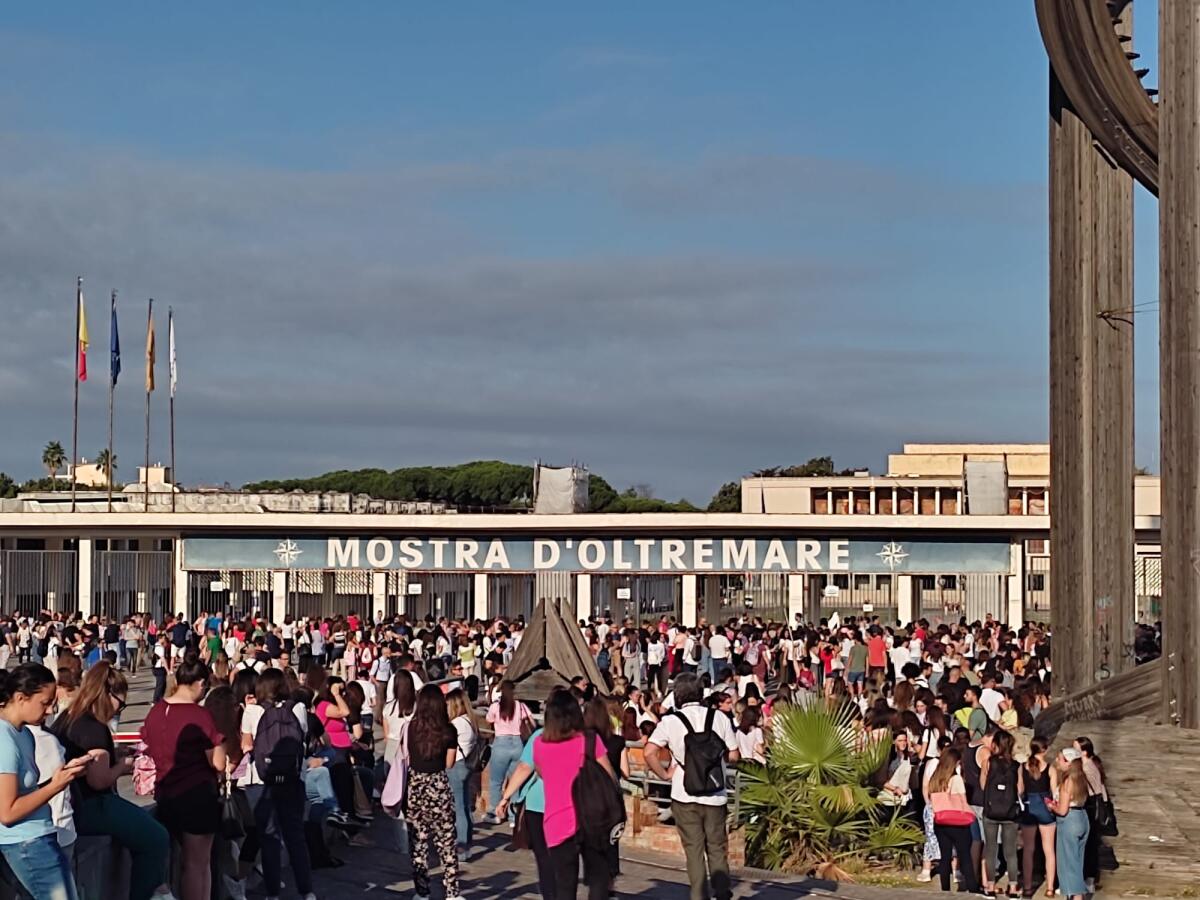 Boom di iscritti alla preselettiva del TFA: si presentano oltre 5000 candidati alla Mostra D’Oltremare -