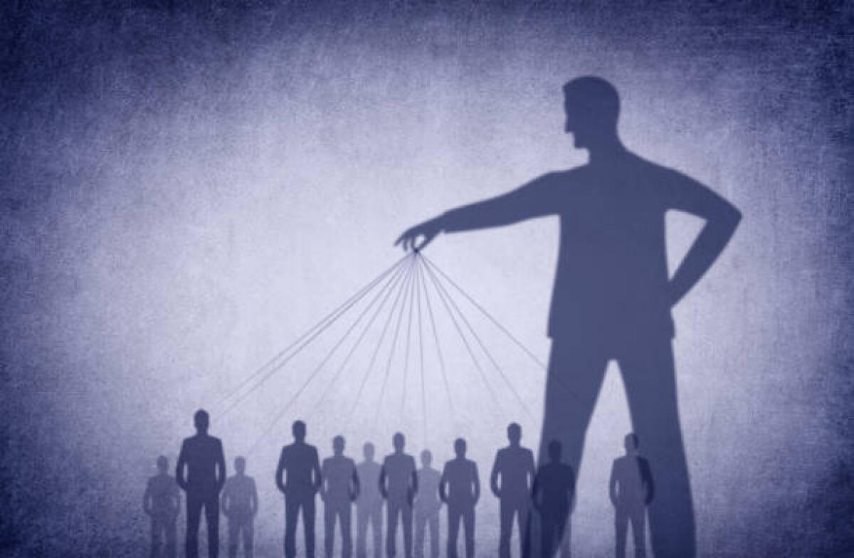 SBC: senza lotta gli insegnanti si condannano da sé - Manipulation Concept - Manipulative Person - Psychological Manipulation - Conceptual Illustration with Shadowy Figure Manipulating People as Puppets