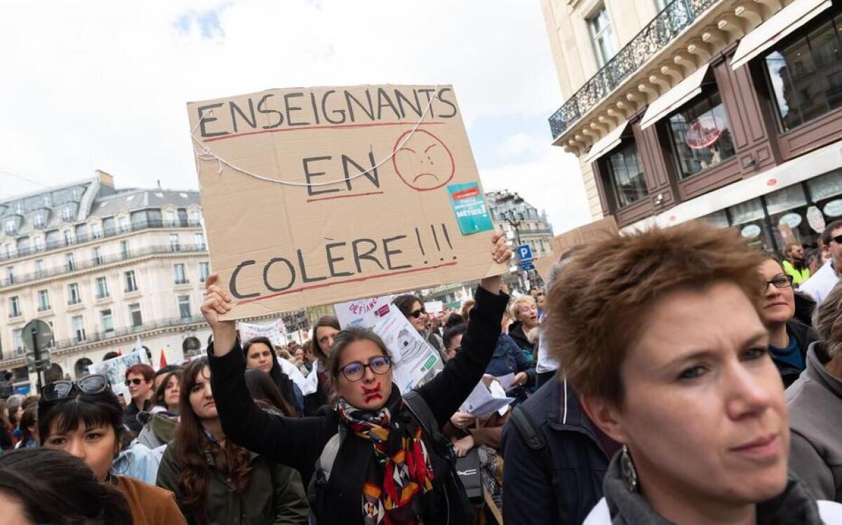 Mancanza di candidati al concorso insegnanti in Francia: il Ministero prolunga la scadenza delle iscrizioni di un mese -