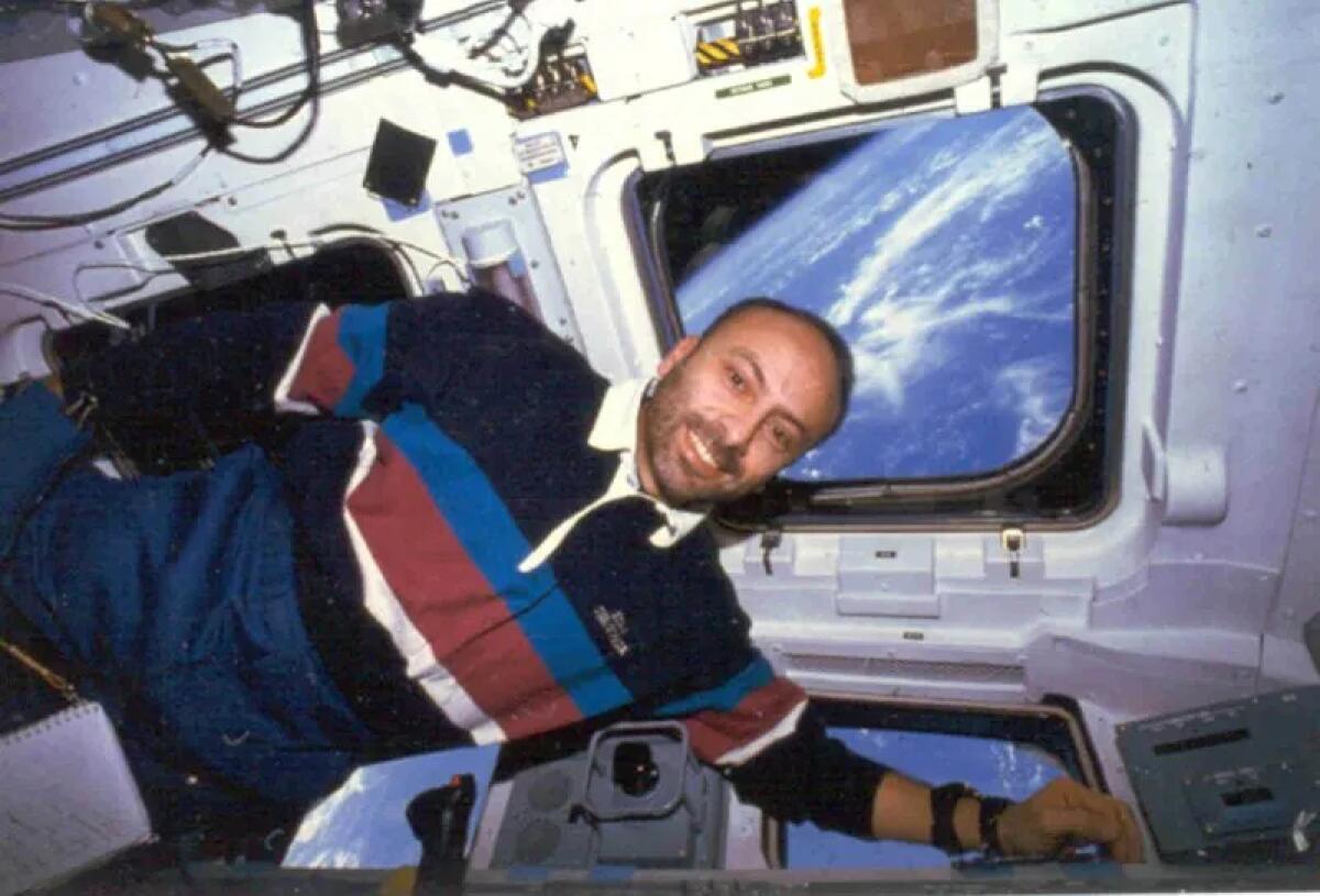 Intervista a Franco Malerba. L'uomo che ha sfidato il vuoto cosmico ora punta a coltivare la vita nello spazio -