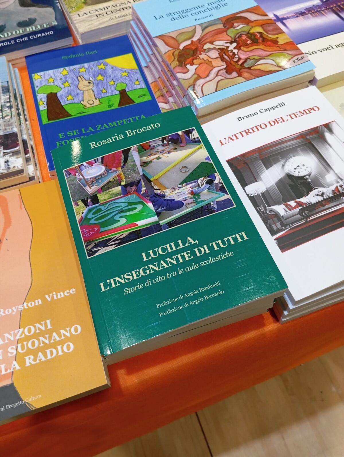 ‘Lucilla, l’insegnante di tutti. Storie di vita tra le aule scolastiche’ Più libri Più Liberi Roma Convention Center La Nuvola 6-10 dicembre 2023 -