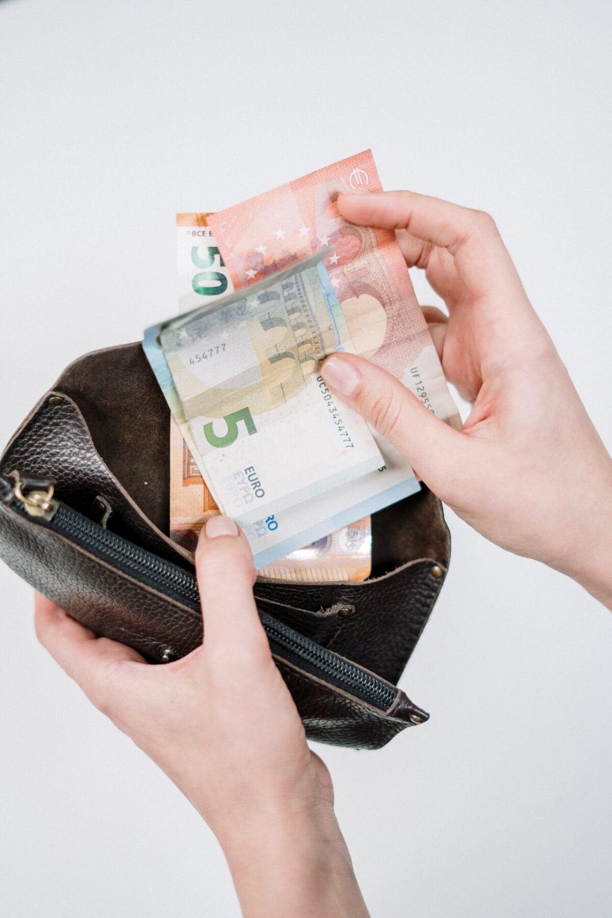 Anief: Anticipi IVC e tredicesime fino a 5000€ netti, niente per i precari, pronti all’azione legale - 