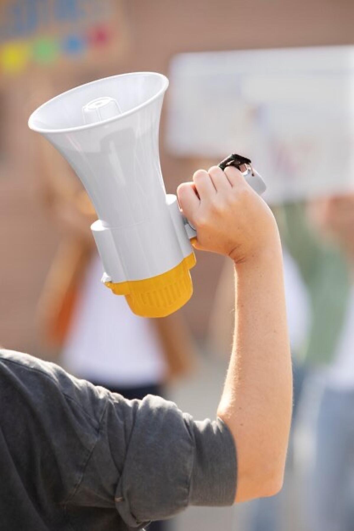 Reintegrato bidello accusato di molestie: protesta e tensione al Convitto Umberto I di Torino -