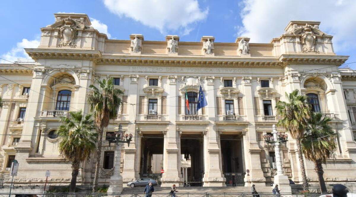 Concorso Docenti 2023, chiarimenti MIM “lodevole servizio” -