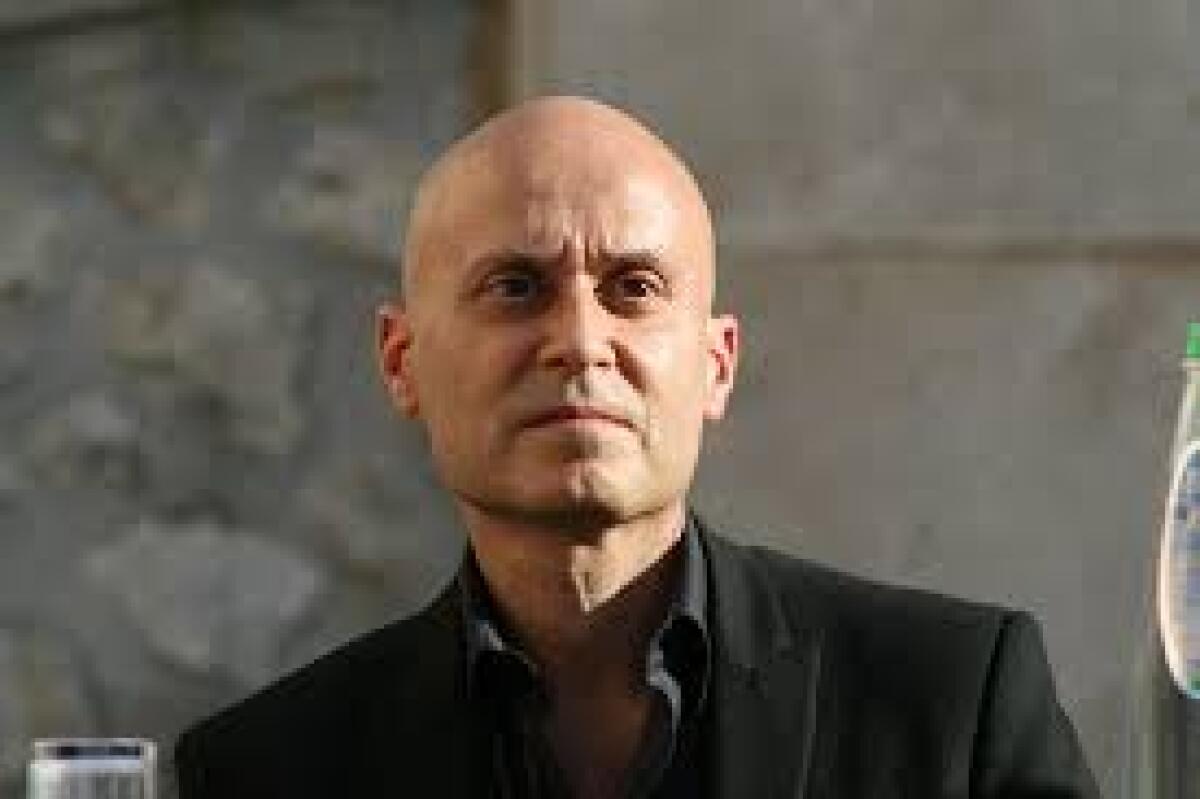 Prosegue il tour di presentazione dell'ultimo libro di Massimo Arcangeli (un saggio polemico di risposta al best seller di Roberto Vannacci): "Il generale ha scritto anche cose giuste -