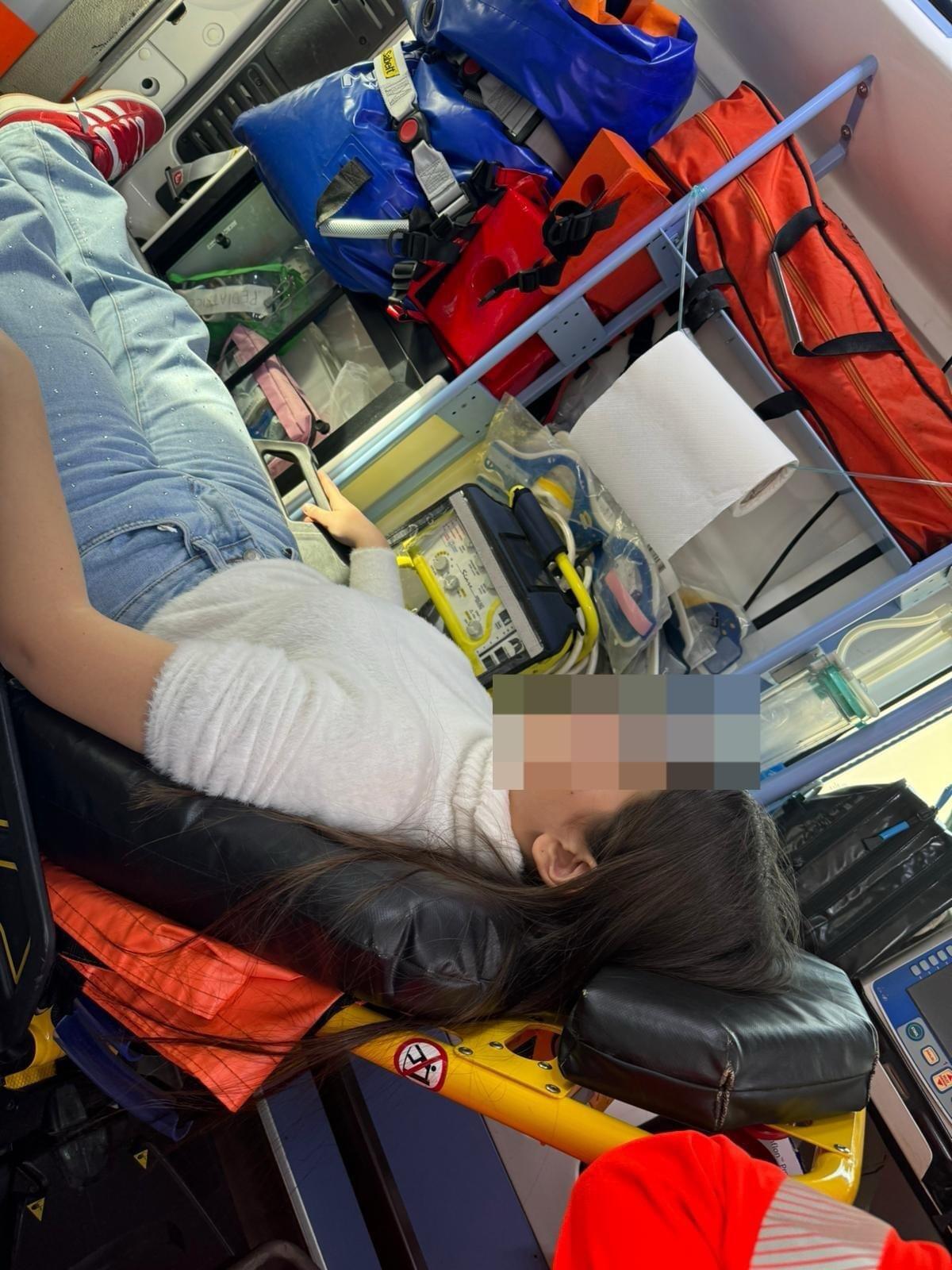 Napoli aggressione in scuola: 12enne trascinata per i capelli con forbici, famiglia chiede giustizia -
