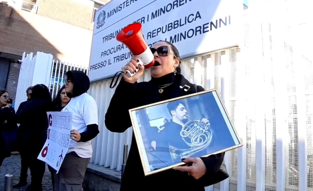 20 anni di carcere al diciassettenne che uccise Giovanbattista Cutolo. È il massimo della pena per i minori -