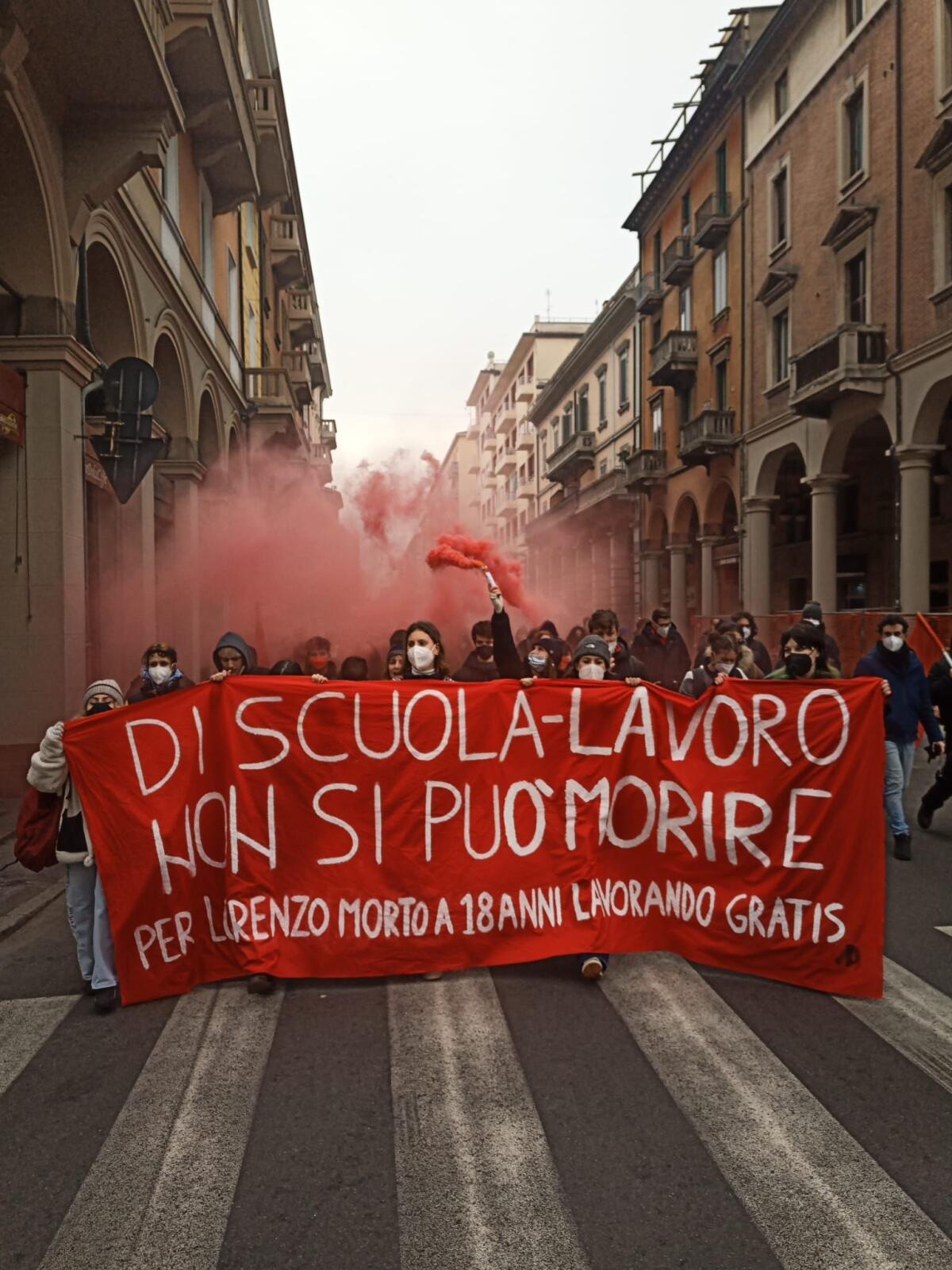 Alternanza scuola lavoro, studente ferito, UDS: “Ora basta, vogliamo l'abolizione dei PCTO” -
