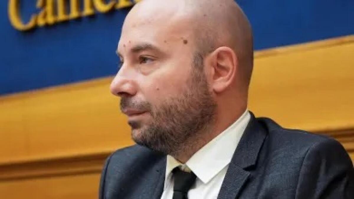6000 Collaboratori Scolastici licenziati: Caso (M5S) “Governo irresponsabile, incapace e disorganizzato” -