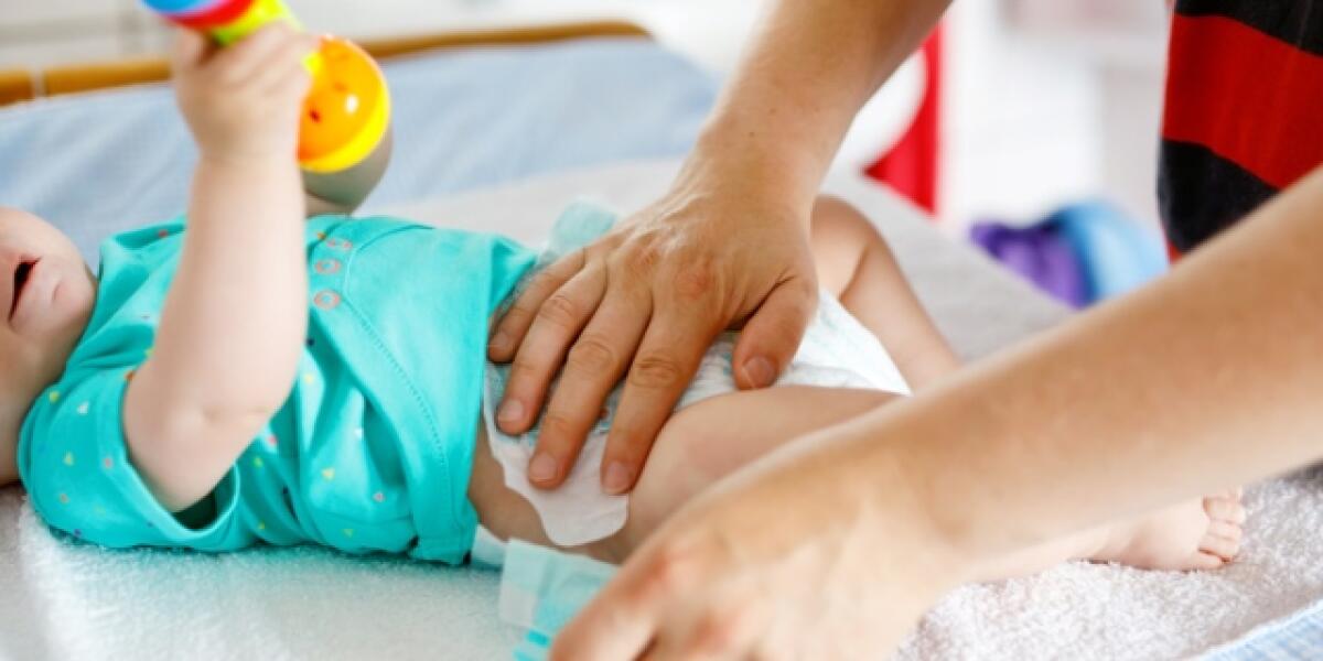 Cambio del pannolino ai bambini, disabili e non: da oggi è un obbligo per i collaboratori scolastici - 961859986