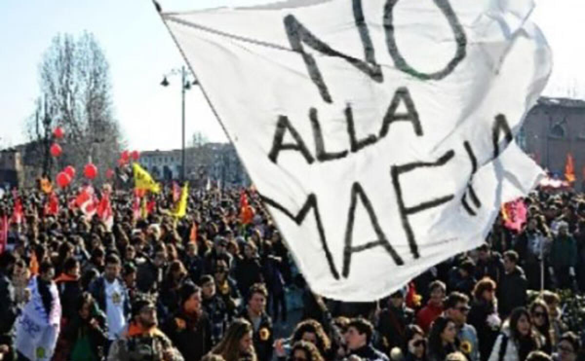 Studentessa calabrese ricorda il commerciante Orazio Sciascio uccisoa Gela per aver respinto recisamente qualsiasi forma di estorsione il 23maggio 1998 -