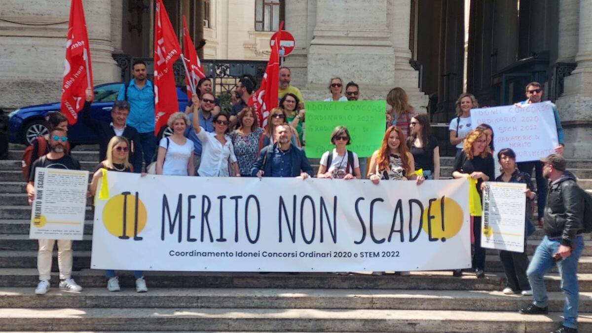 Protesta degli Idonei 2020: "Ancora una volta ignorati, chiediamo dignità e giustizia" -
