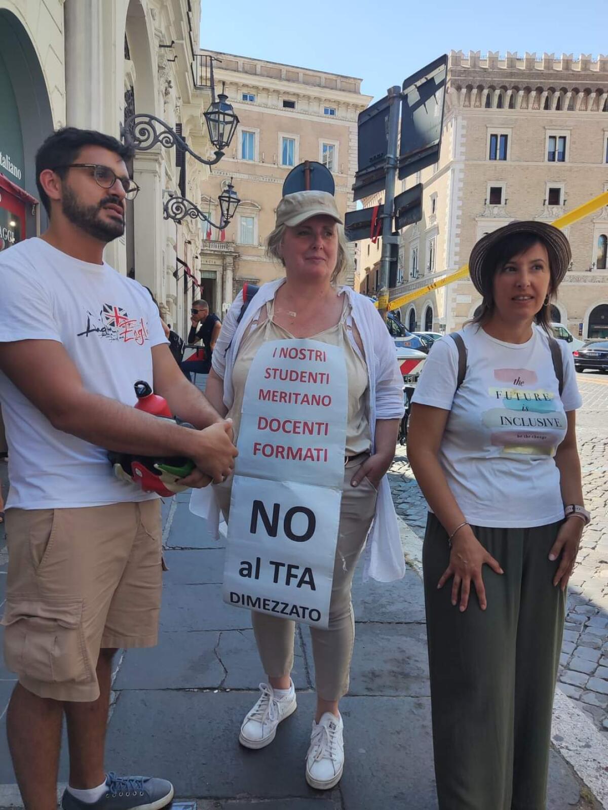 Decreto Scuola, presidio contro il maxi condono dei nuovi "TFA" dimezzati - 