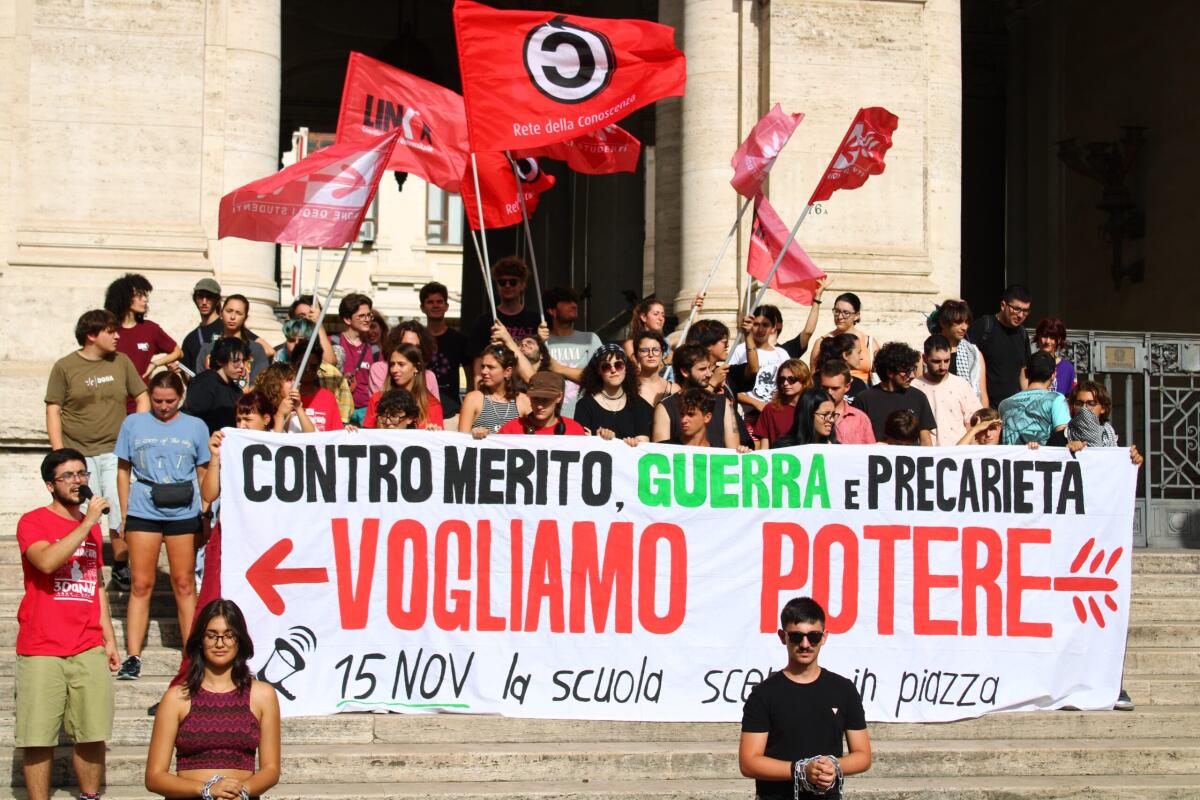 Studenti e giovani sotto al Ministero dell’istruzione verso 15 novembre in piazza -