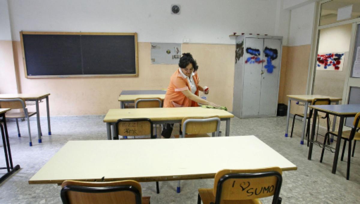 Scuola, FLC CGIL: lavoratori ATA sottopagati e invisibili, serve aumento stipendi e organici -