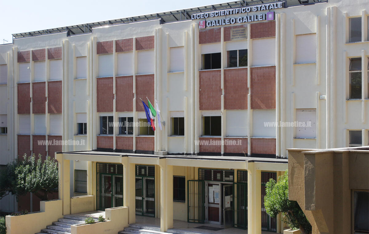 Liceo di eccellenza per Eduscopio. Indagati preside e docenti per falsificazione dei voti - 