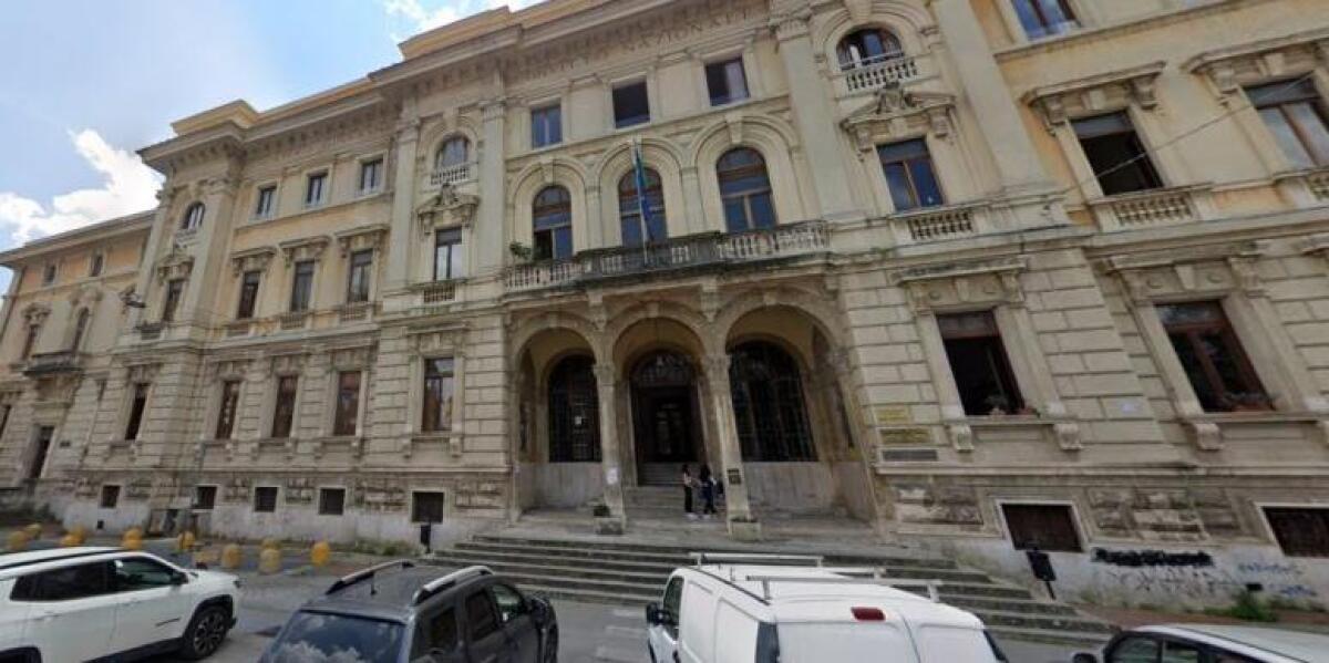 Sequestro del Convitto Delfico: gli studenti di Teramo in protesta per il diritto allo studio - 