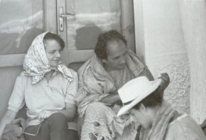 Elsa Morante e Alfonso Gatto, sul set del film di Pasolini “Il Vangelo secondo Matteo”, a Massafra (Ta)