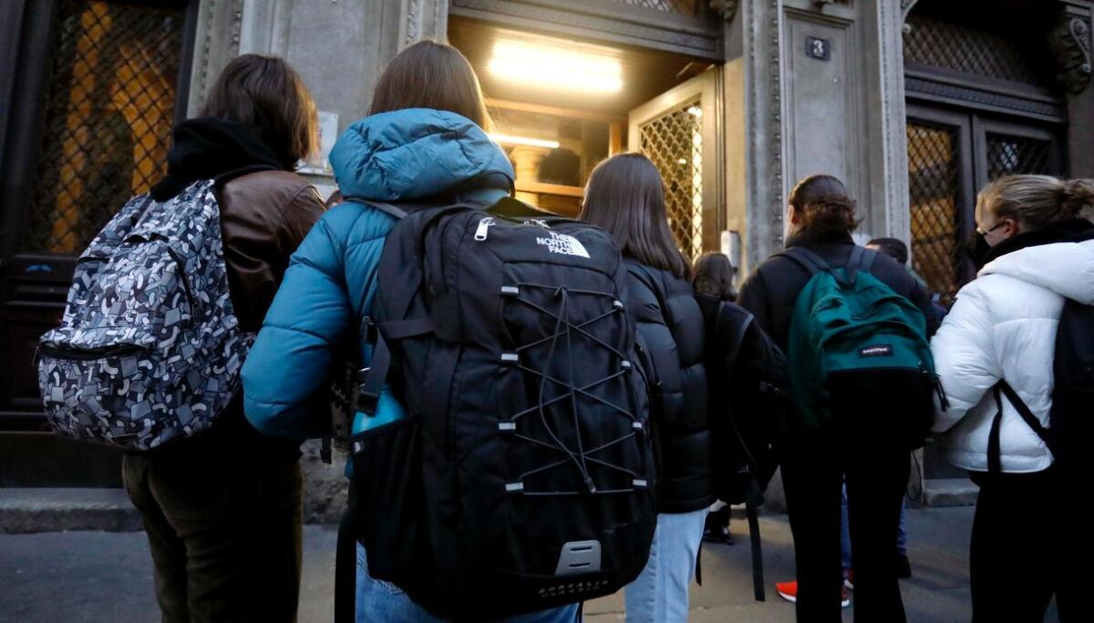 Iscrizioni scuola 2025-26, cambio di programma: il Ministero rinvia l’apertura dall’8 al 21 gennaio -