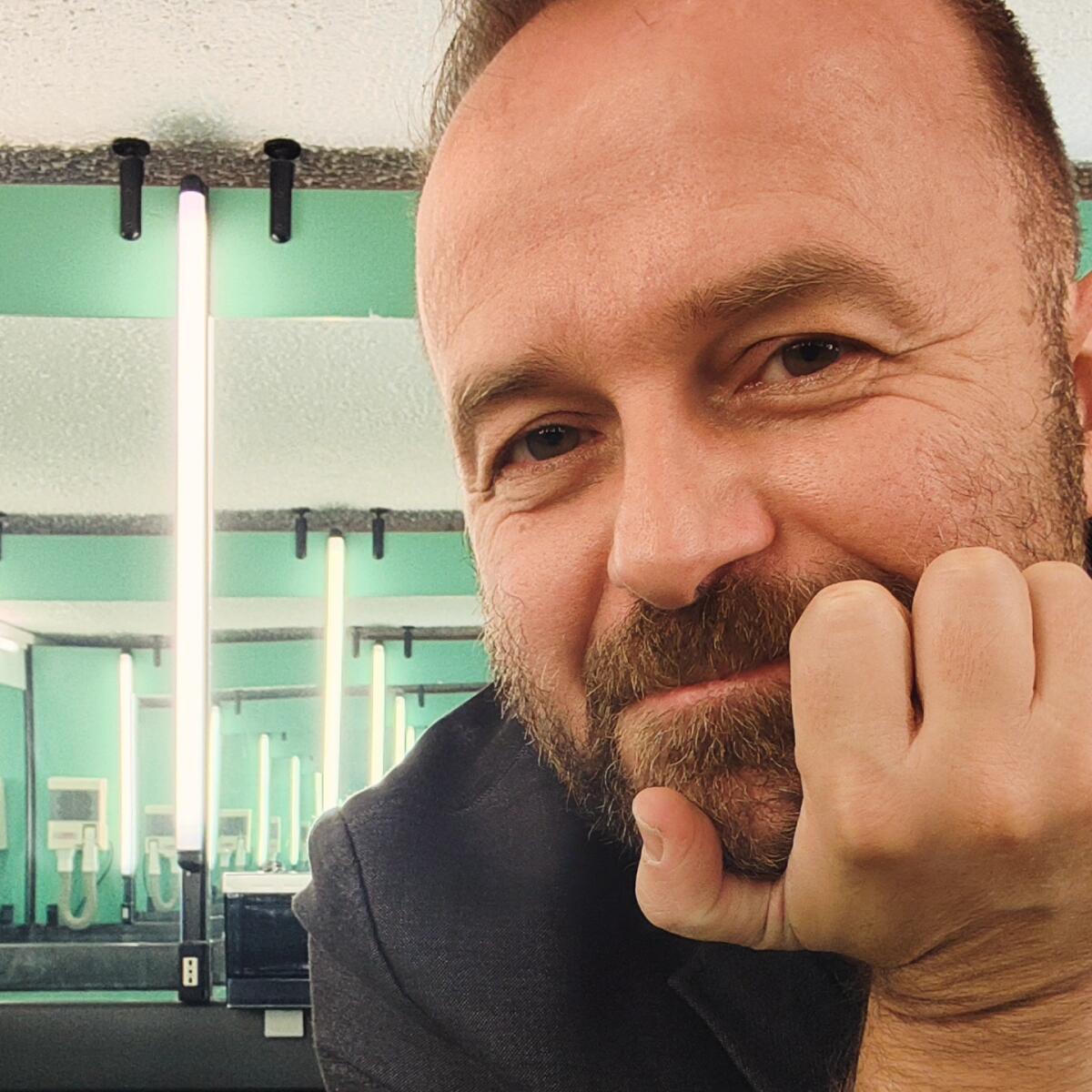 Enrico Galiano: “Scegliere la scuola a 13 anni? Assurdo. Orientamento è capire chi sei, non che lavoro farai” -