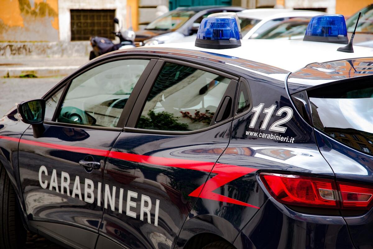 Arrestata insegnante per violenza sessuale su minore: Aggressione da parte dei genitori a Castellammare di Stabia -