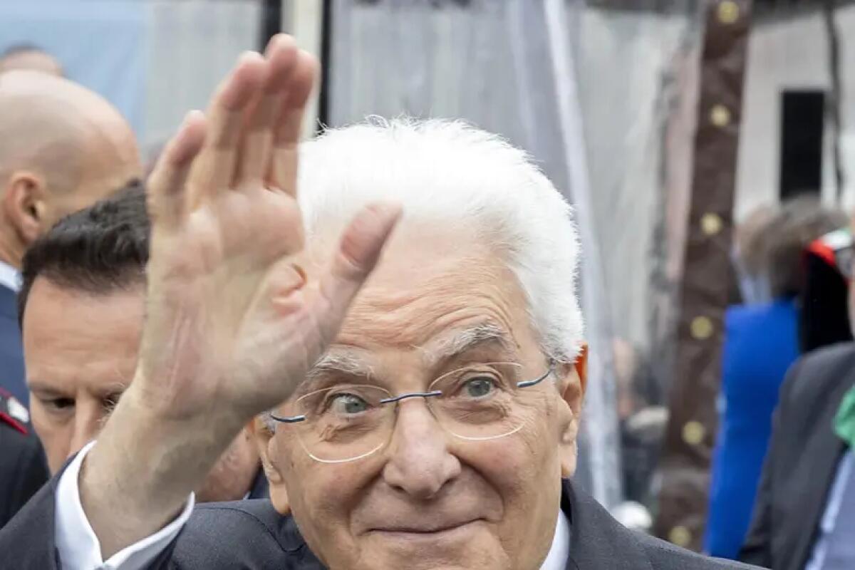 Mattarella: insegnanti patrioti che formano i giovani -