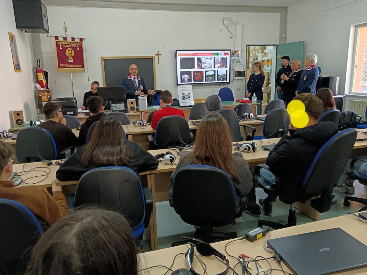 Avviati gli “Incontri per la legalità” con la Polizia di Stato e l’Anps  all’Istituto comprensivo “Gatti-Manzoni-Augruso”    - 