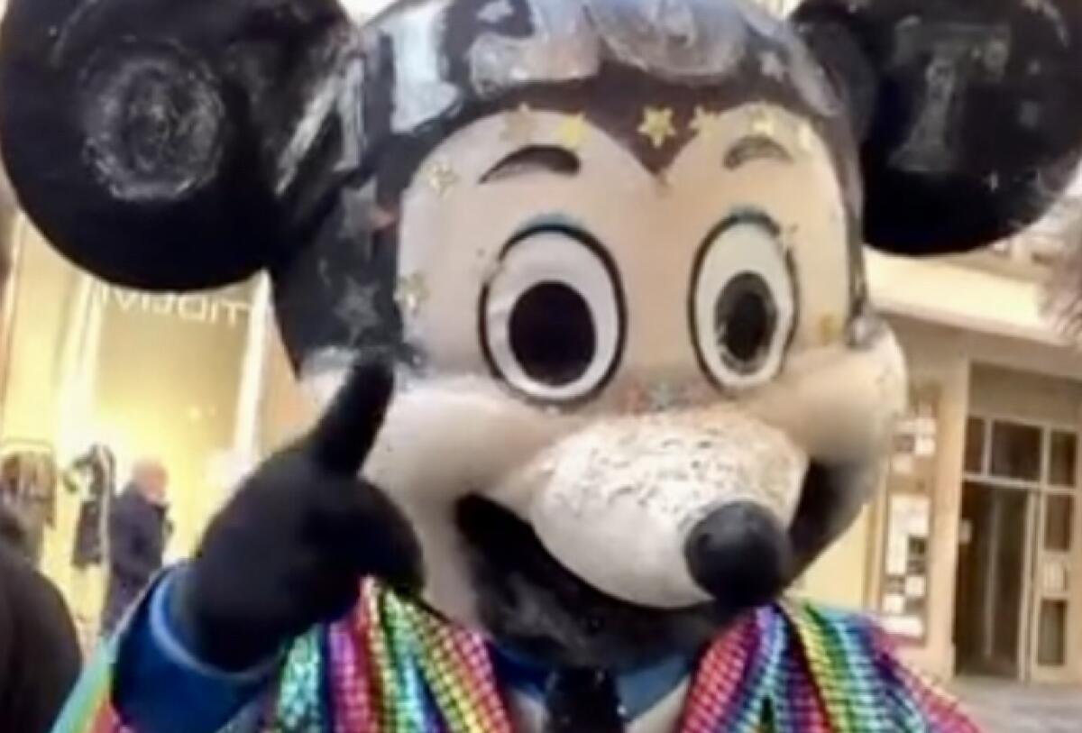 Topolino armato a Napoli: ormai si piange di paura, non più di emozione - 