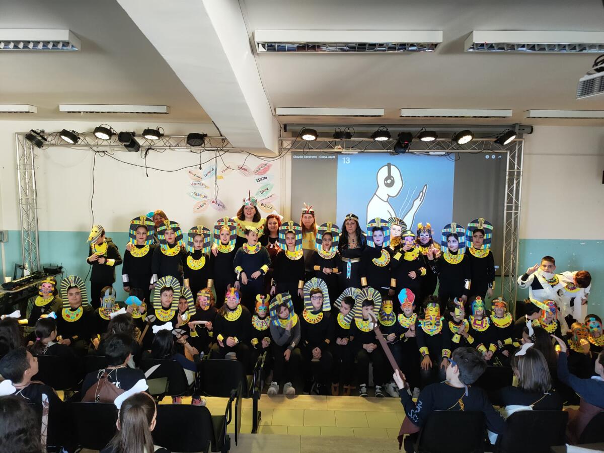 Il Martedì Grasso a scuola: viaggio nel tempo al plesso Santa Maria della Pietà -