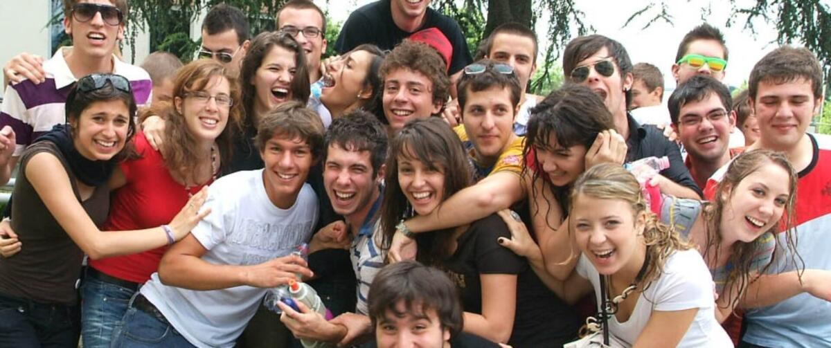 UN'ITALIA SENZA GIOVANI: le paure e le speranze di una generazione alla ricerca di un futuro migliore -