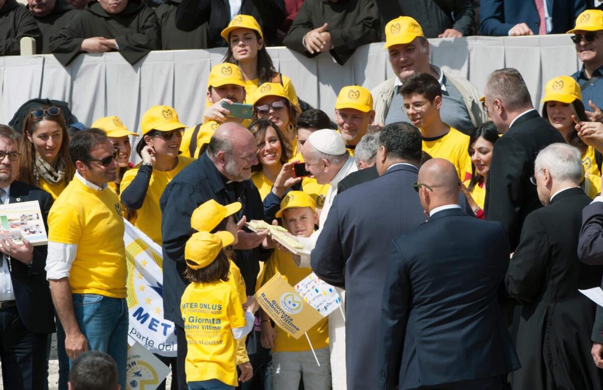 Papa Francesco: il ricordo di don Di Noto e Meter -